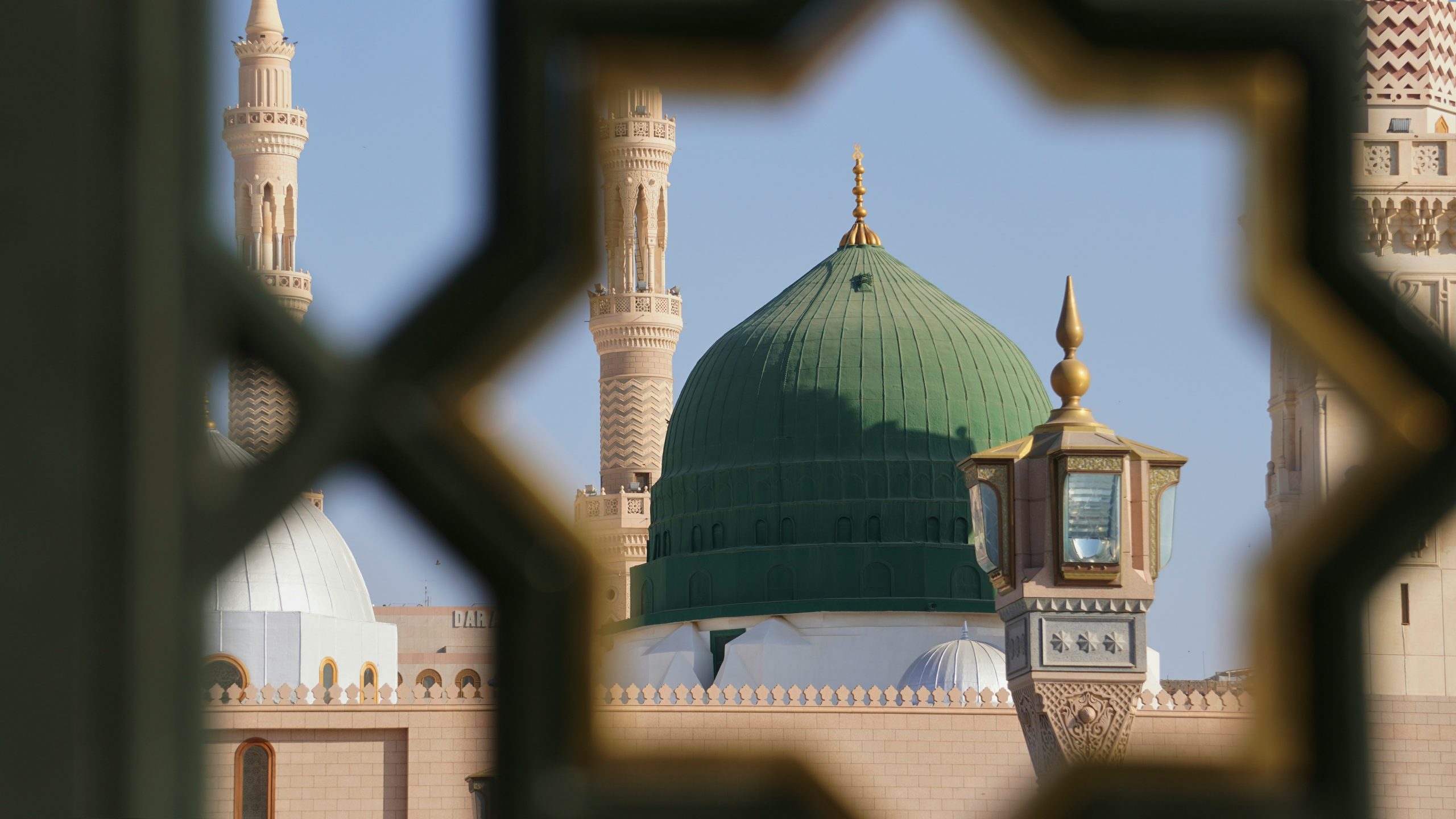 The Virtues of Sending Salam Upon the Prophet ﷺ